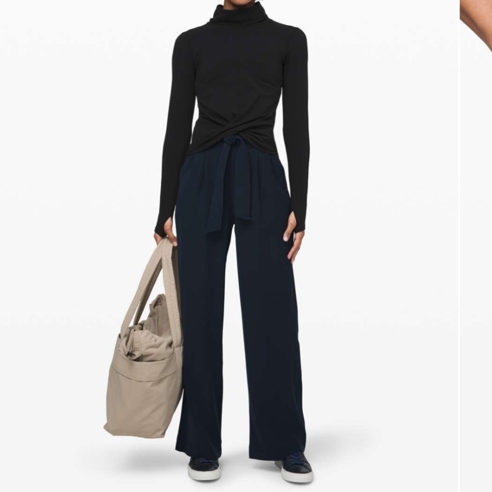 Lululemon Highrise wide legs pants in true navy B128